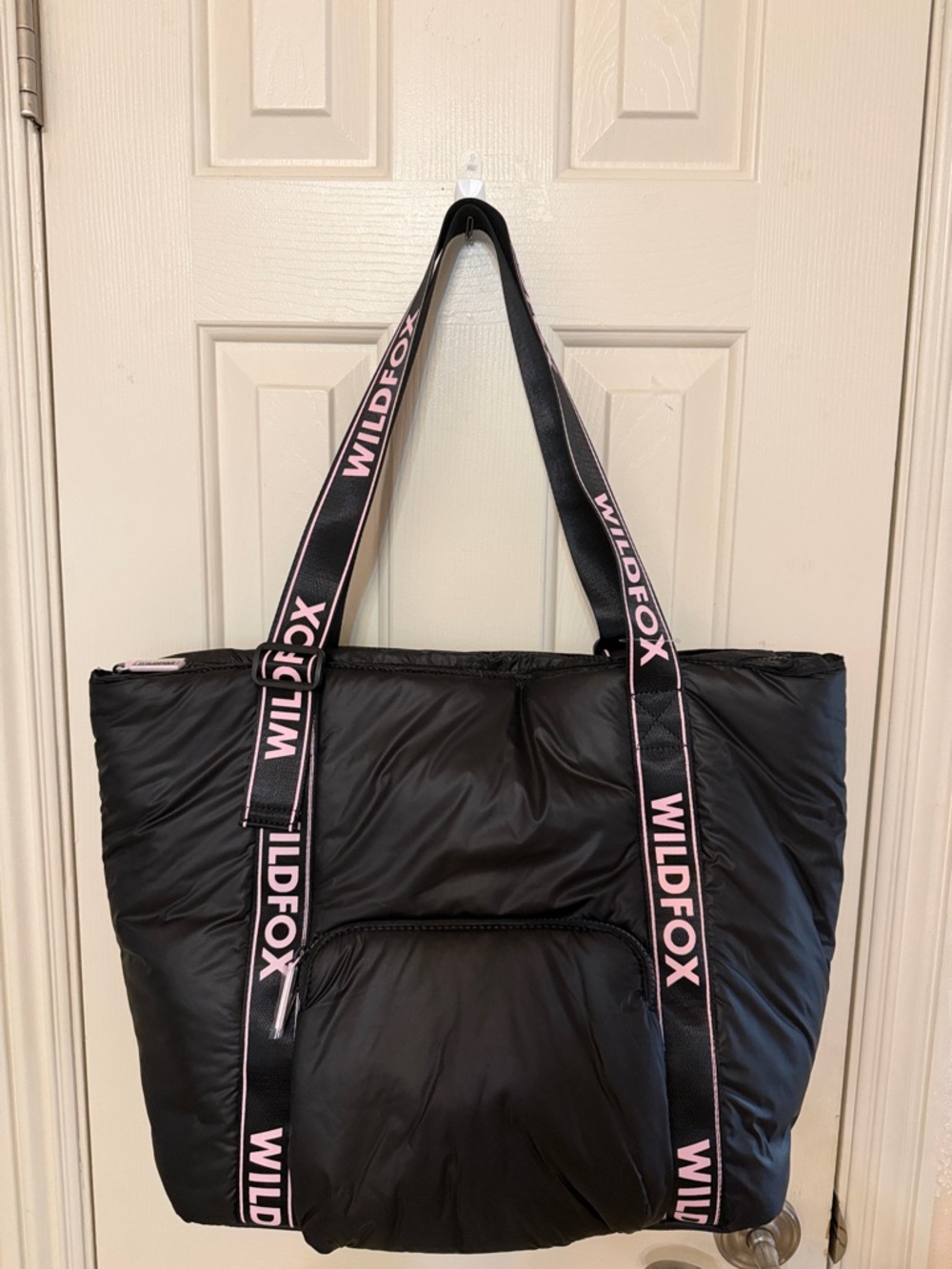 🩷🦊🖤 Wildfox Black Quilted Tote with Pink Logo Straps 🩷🦊🖤 NWT 🩷🦊🖤